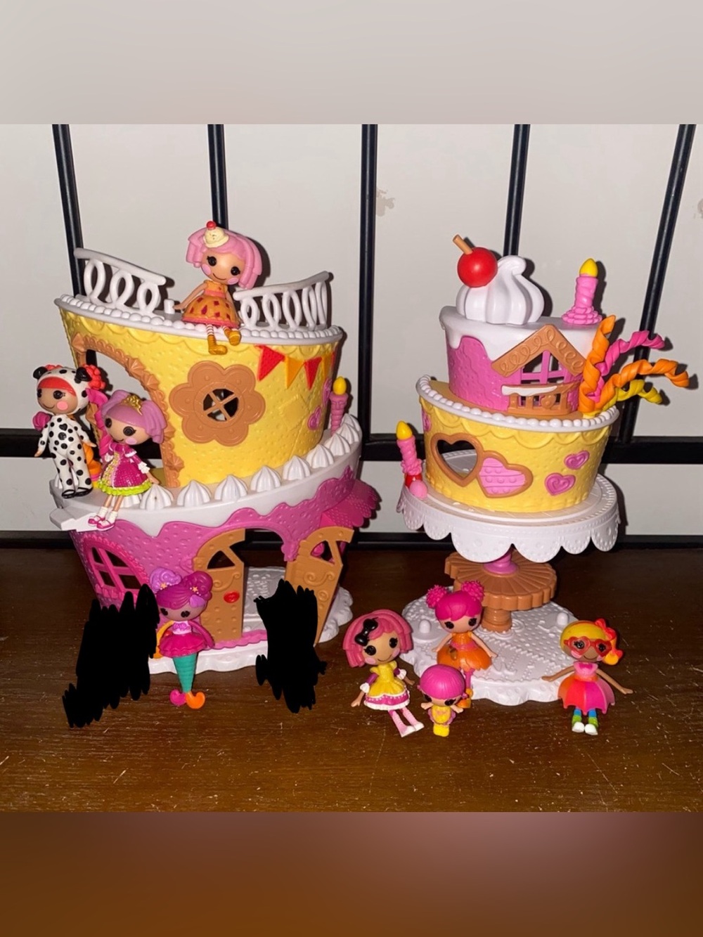 Lalaloopsy minis Super Silly Party play set with 8 dolls